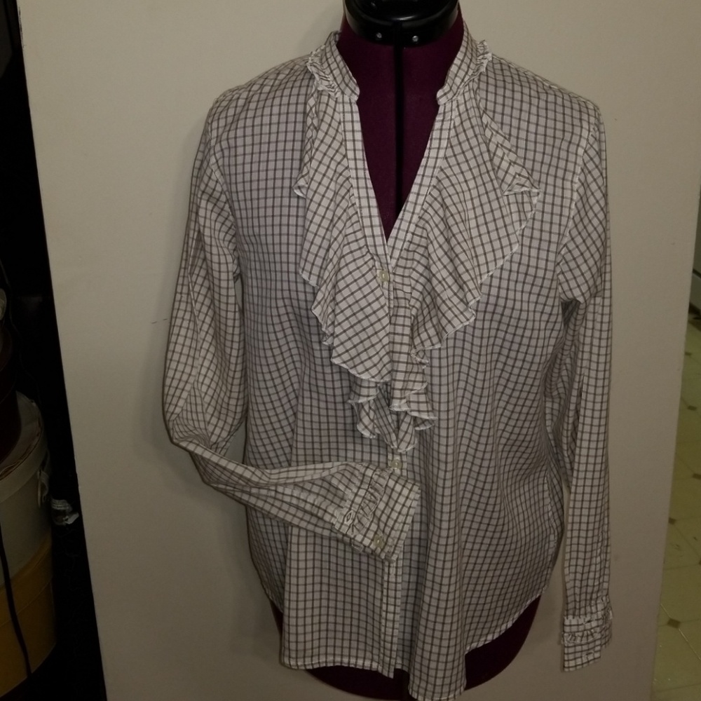 Gap Vneck Button Down
